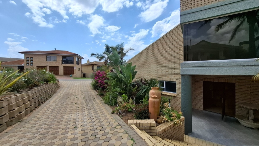 4 Bedroom Property for Sale in Menkenkop Western Cape